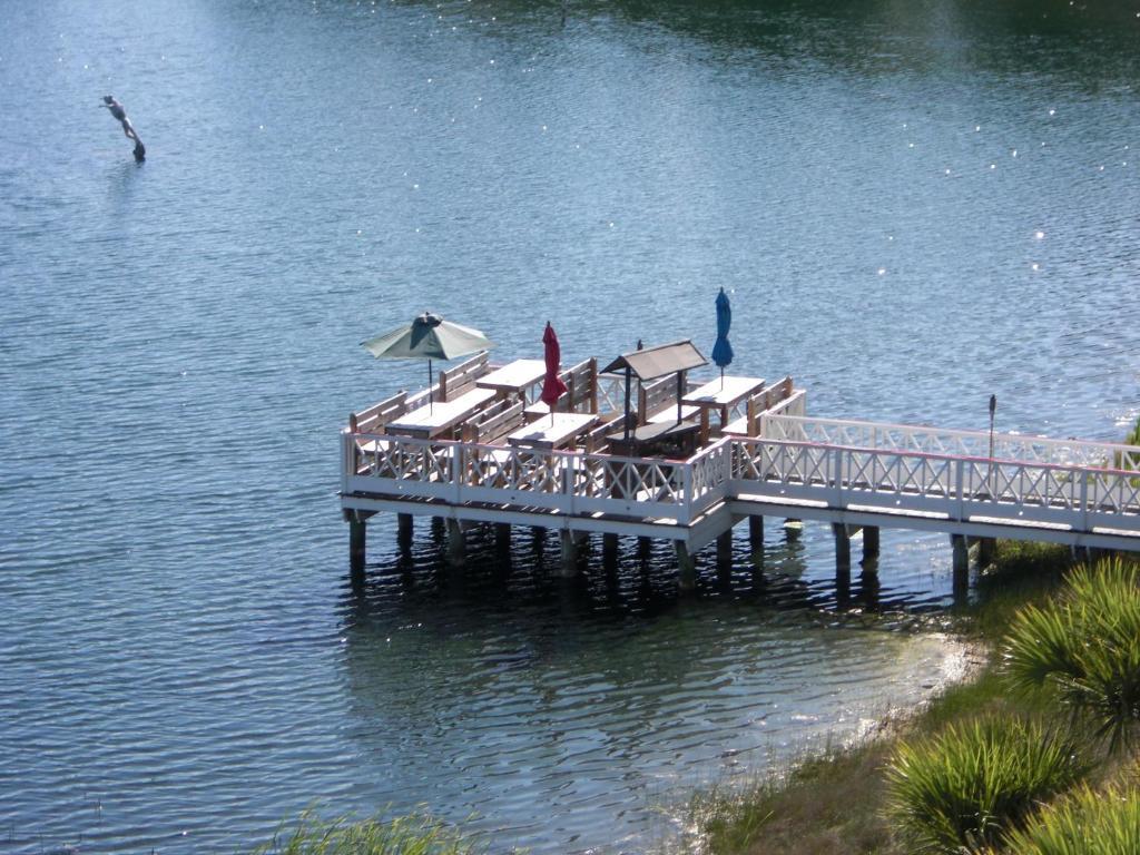 Carillon Beach Resort Inn Розмари-Бич Экстерьер фото