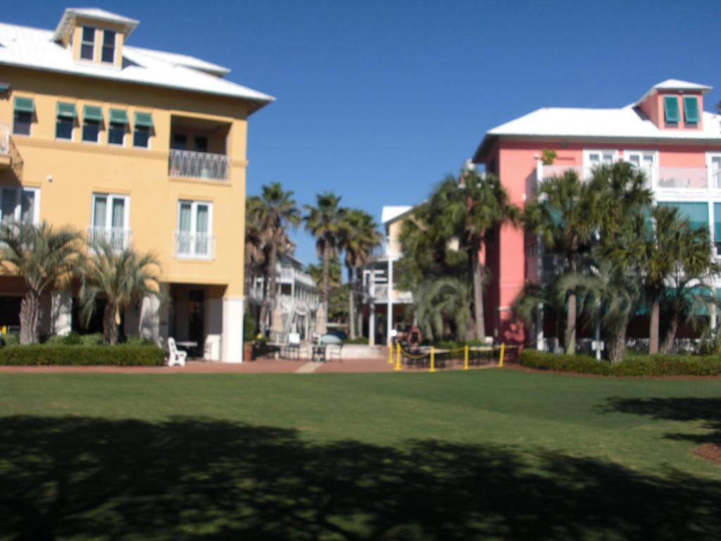 Carillon Beach Resort Inn Розмари-Бич Экстерьер фото